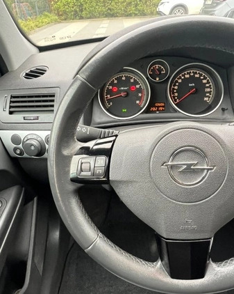 Opel Astra cena 17999 przebieg: 202194, rok produkcji 2010 z Warka małe 781